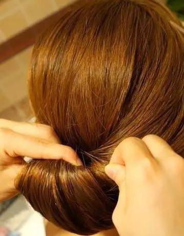 夏天女孩子必學「4款紮頭髮」的方法   簡單好看又涼爽