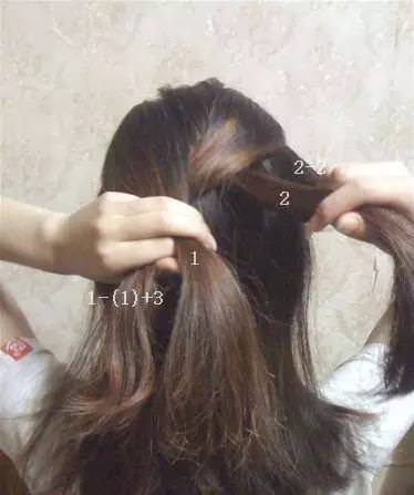 夏天女孩子必學「4款紮頭髮」的方法   簡單好看又涼爽