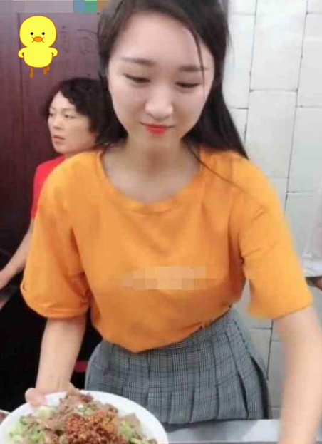 電眼美女煮麵「被封最美拉麵西施」爆紅全中國！粉絲慕名朝聖「終於見到本尊」秒看傻：我不想吃了