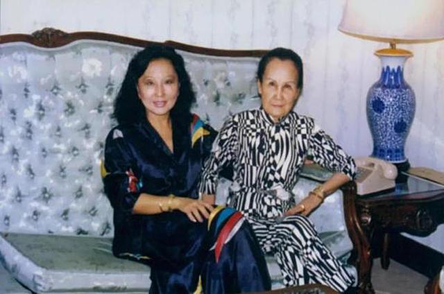 同學給她取一綽號,她很高興地將真名改為此,多年之後成大名人富甲一方:民國傳奇女子