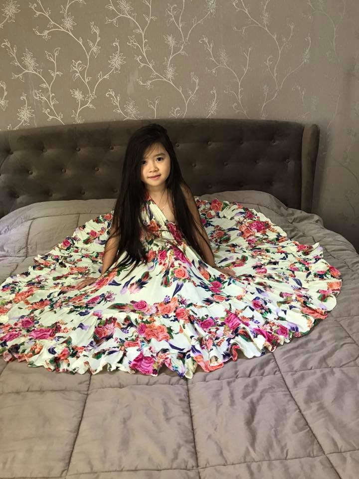 5歲小女孩太萌「收服阿拉伯土豪」全家被接過去住　4年後網友直呼：最年輕的富婆