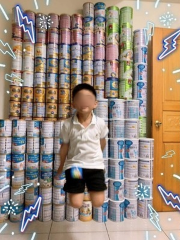 終於養大了！媽無奈曬「整片奶粉金磚牆」結束5年夢魘　清算「牆面總金額」淚勸：生一個就夠！