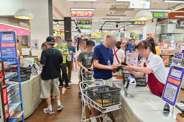 結帳等半天！全聯龜速收銀「速度慢到顧客狂抱怨」　網突破盲點「問題出在客人上」：店員很無辜！