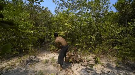 真人版「我的世界」!越南小哥徒手挖豪宅,還自帶泳池,惹6千萬網友羨慕:一級度假體驗