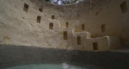 真人版「我的世界」!越南小哥徒手挖豪宅,還自帶泳池,惹6千萬網友羨慕:一級度假體驗