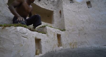 真人版「我的世界」!越南小哥徒手挖豪宅,還自帶泳池,惹6千萬網友羨慕:一級度假體驗