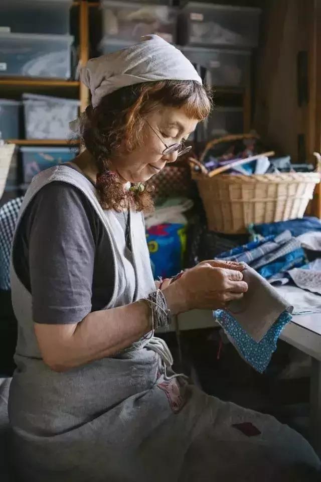 正值事業高峰卻隱居山林20年！60歲夫妻「自給自足」從青絲到白髮　活出「人間天堂」至今恩愛如昔