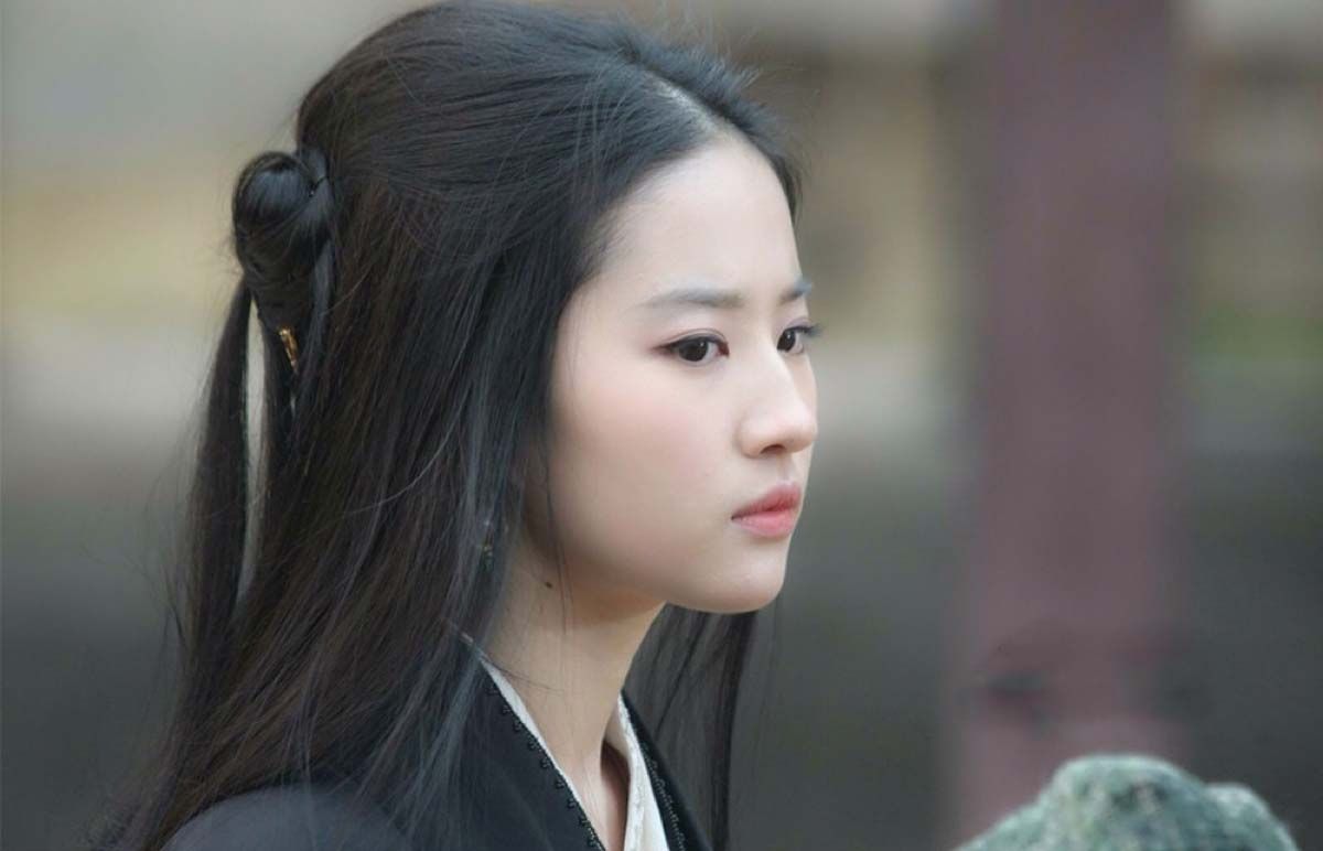 有一種伴娘叫劉亦菲!仙氣十足的她每次都「盡力不打扮化淡妝」,當看到她和新娘同框那一刻:氣質不允許低調!