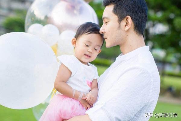 5歲失去爸爸13歲養家「拍戲身價過億」不忘母親　與妻熱戀10年「砸百萬環遊世界」：她開心就好