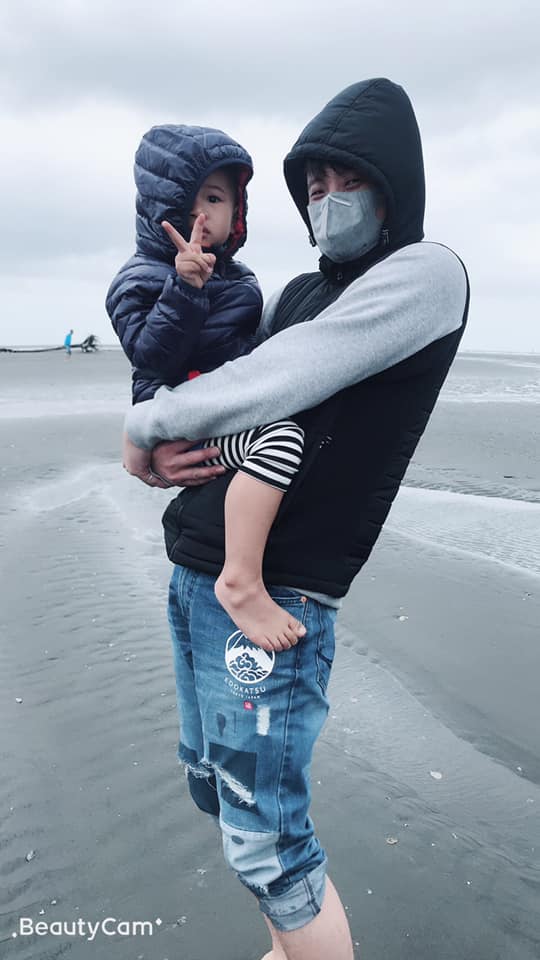 蔡佳麟「同框5歲兒」父子同款瞇瞇眼！和24年初戀老婆「至今仍幸福」生兩胎為愛結紮