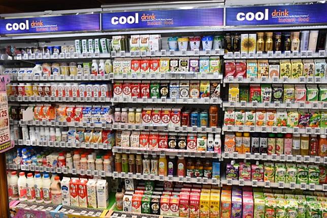 自己去買優酪乳！4歲兒回來「店員找錢72元」暖心裝袋　媽去超商道謝秒傻眼：下次不准你去...