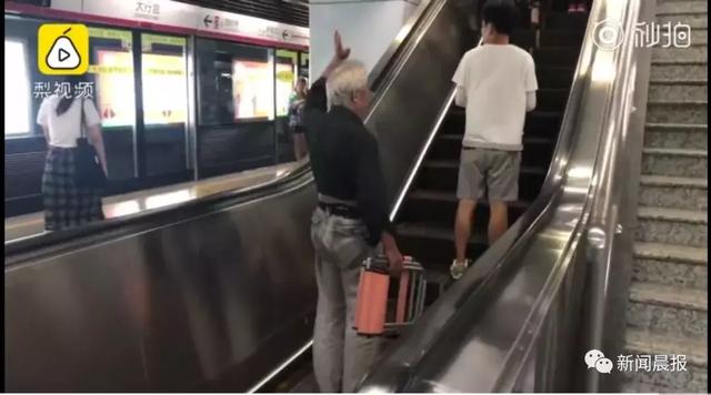 年輕人很累，我們憑什麼要倚老賣老？79歲老翁「搭車自帶板凳」主動讓座：人就是要互相關心