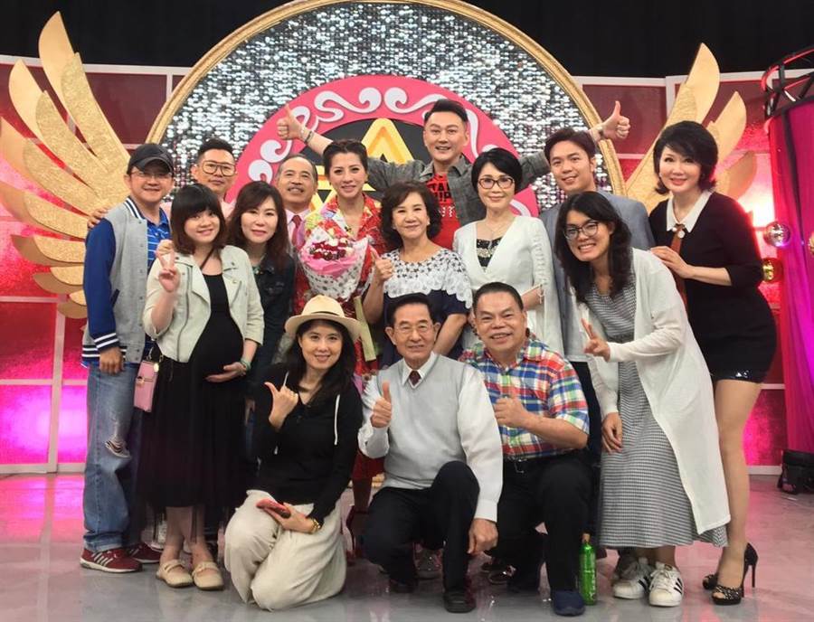 何篤霖曝好友狀況！赴加拿大探望郭靜純「氣色變超好」　家中有「大房大院」享受家庭生活