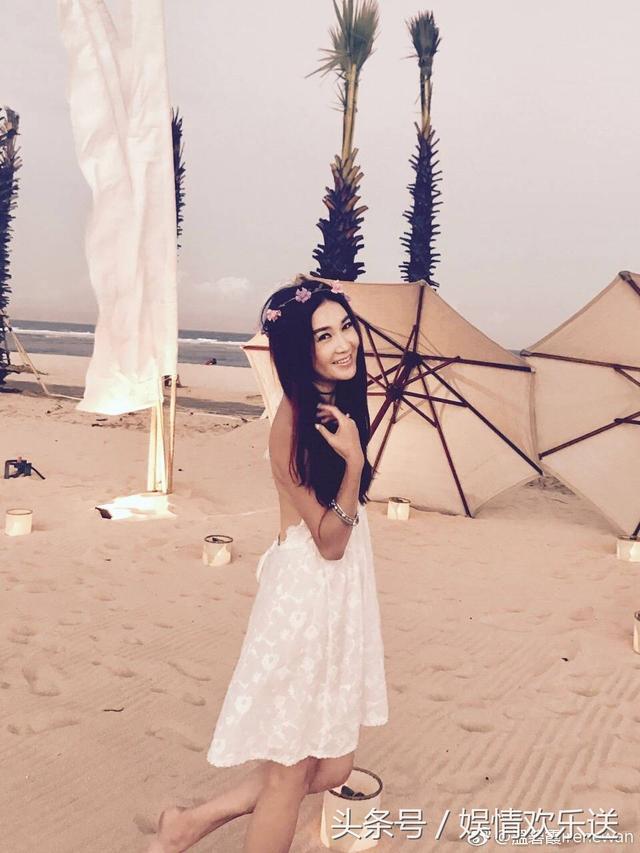 兩大女神比美！56歲關之琳同台52歲溫碧霞，「相差4歲」身材與品味卻大不相同！