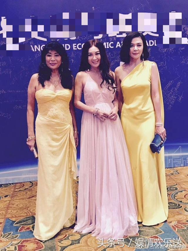 兩大女神比美！56歲關之琳同台52歲溫碧霞，「相差4歲」身材與品味卻大不相同！