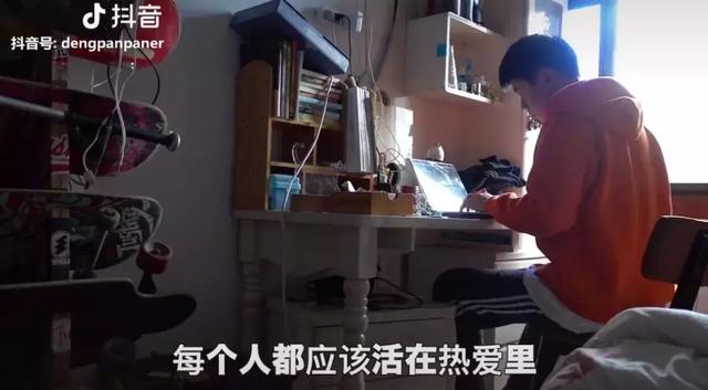 24歲男孩「隱居鄉村種田養雞」陪外公生活！祖孫天天「攜手唱歌做飯」享受日常：其實大家也做得到