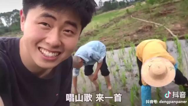 24歲男孩「隱居鄉村種田養雞」陪外公生活！祖孫天天「攜手唱歌做飯」享受日常：其實大家也做得到