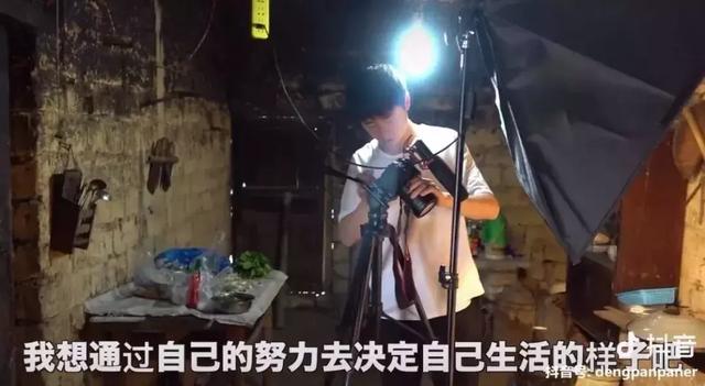 24歲男孩「隱居鄉村種田養雞」陪外公生活！祖孫天天「攜手唱歌做飯」享受日常：其實大家也做得到
