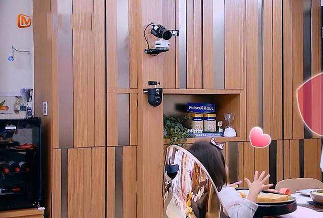 賈靜雯家中布置完美公開！　客廳沒茶几「空間超寬敞」浴室小而美「插座設計」藏巧思