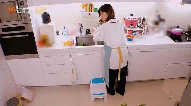 賈靜雯家中布置完美公開！　客廳沒茶几「空間超寬敞」浴室小而美「插座設計」藏巧思