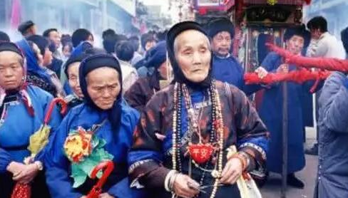 深山驚現「20萬明朝遺民」，仍說明朝官話穿漢服！因一特殊任務，600年來無人發現！