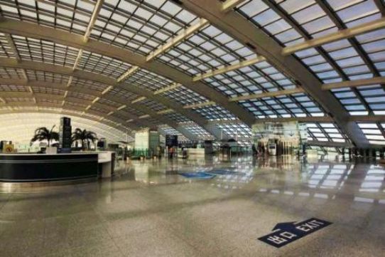 世界上「誤機」最久的旅客！被滯留機場17年，從青年熬成大叔  不曾離開半步