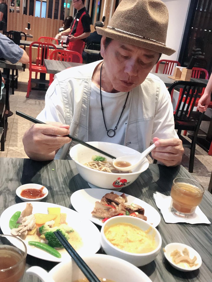 黃西田主持20年！出外景1個月想辭退：上山下海不堪負荷　讓兒驕傲苦撐「72歲越活越年輕」