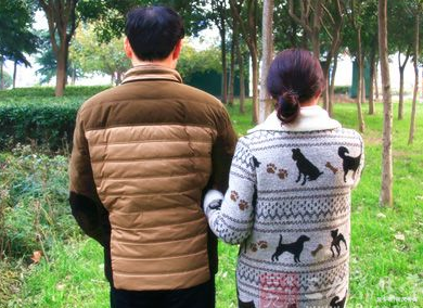 父親住院養子花120萬，老房拆遷後給親兒三套房，只給養子一筐棗