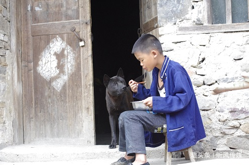 父親住院養子花120萬，老房拆遷後給親兒三套房，只給養子一筐棗