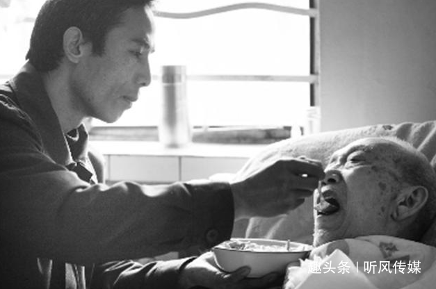 父親住院養子花120萬，老房拆遷後給親兒三套房，只給養子一筐棗