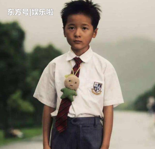 同樣是女扮男裝:楊冪俊俏、趙麗穎英氣、熱巴一眼就認出,而有兩位騙了我們整個童年