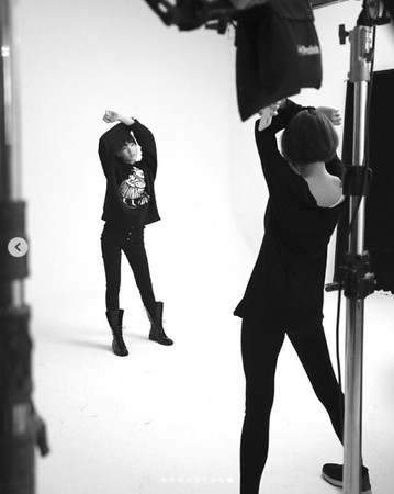 13歲Elly「拍出時尚大片」全靠媽媽指點　小S傳授獨創「擺Pose七字口訣」一聽內容笑噴：不愧得過金鐘獎！