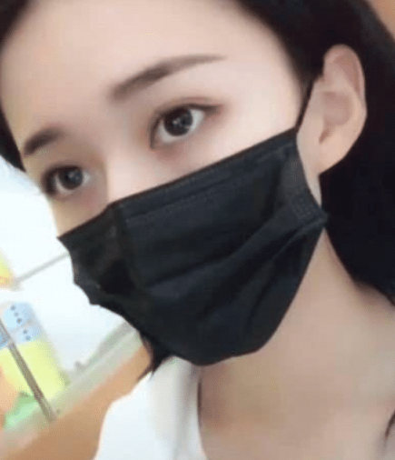 抖音「迷人眼」小姐姐火了，摘下口罩那一刻，網友：還是戴上吧