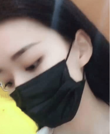 抖音「迷人眼」小姐姐火了，摘下口罩那一刻，網友：還是戴上吧