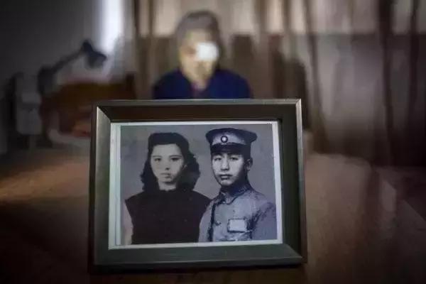漂洋過海來看你！93歲阿嬤「苦尋初戀77年」　遠赴台灣只為看一眼他的名字：愛你怎能輕易忘記？