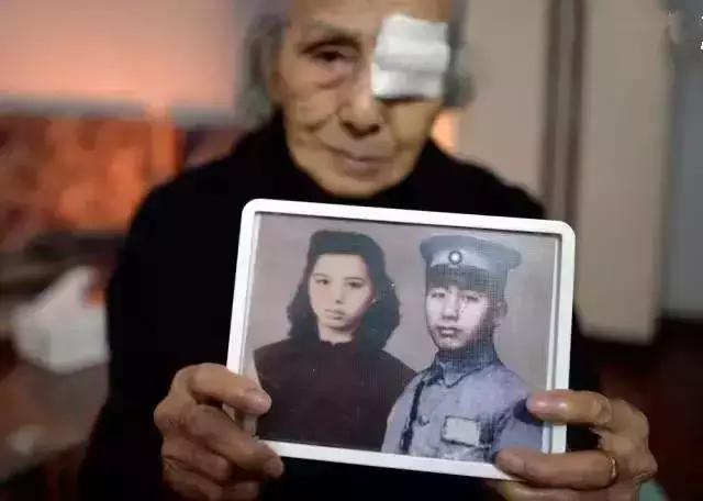 漂洋過海來看你！93歲阿嬤「苦尋初戀77年」　遠赴台灣只為看一眼他的名字：愛你怎能輕易忘記？
