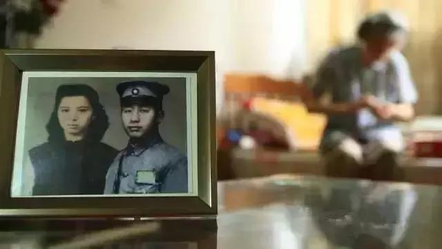 漂洋過海來看你！93歲阿嬤「苦尋初戀77年」　遠赴台灣只為看一眼他的名字：愛你怎能輕易忘記？