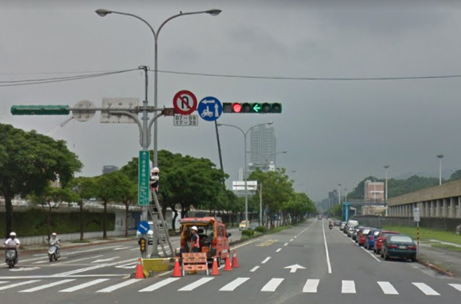 綠燈了不走？民眾等號誌「箭頭燈亮才敢左轉」　警方澄清「圓形綠燈就能轉」網友：根本陷阱