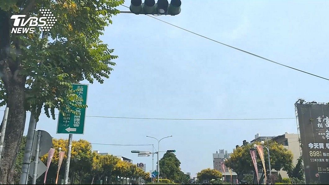 綠燈了不走？民眾等號誌「箭頭燈亮才敢左轉」　警方澄清「圓形綠燈就能轉」網友：根本陷阱