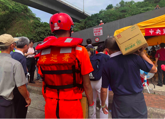 最美風景！南方澳大橋崩塌「慈濟備360份便當」伸援救災人員　到醫院「關懷外籍傷患」感動網友