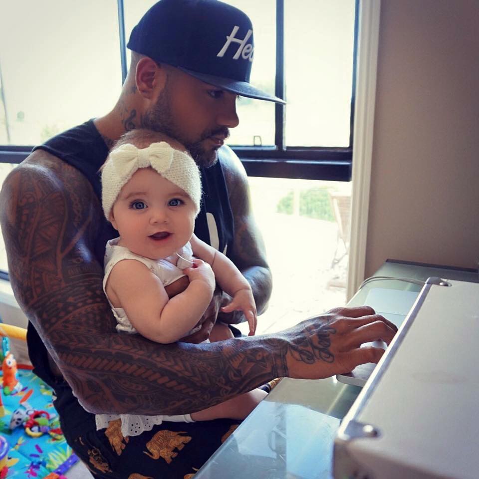 是吃可愛長大的？超Q寶寶「逆天長睫毛臉蛋」萌翻全網　長大化身「長髮靈氣美少女」電眼更迷人❤