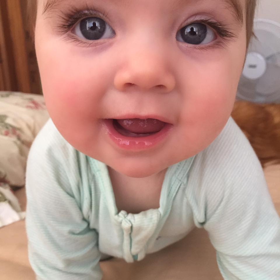 是吃可愛長大的？超Q寶寶「逆天長睫毛臉蛋」萌翻全網　長大化身「長髮靈氣美少女」電眼更迷人❤