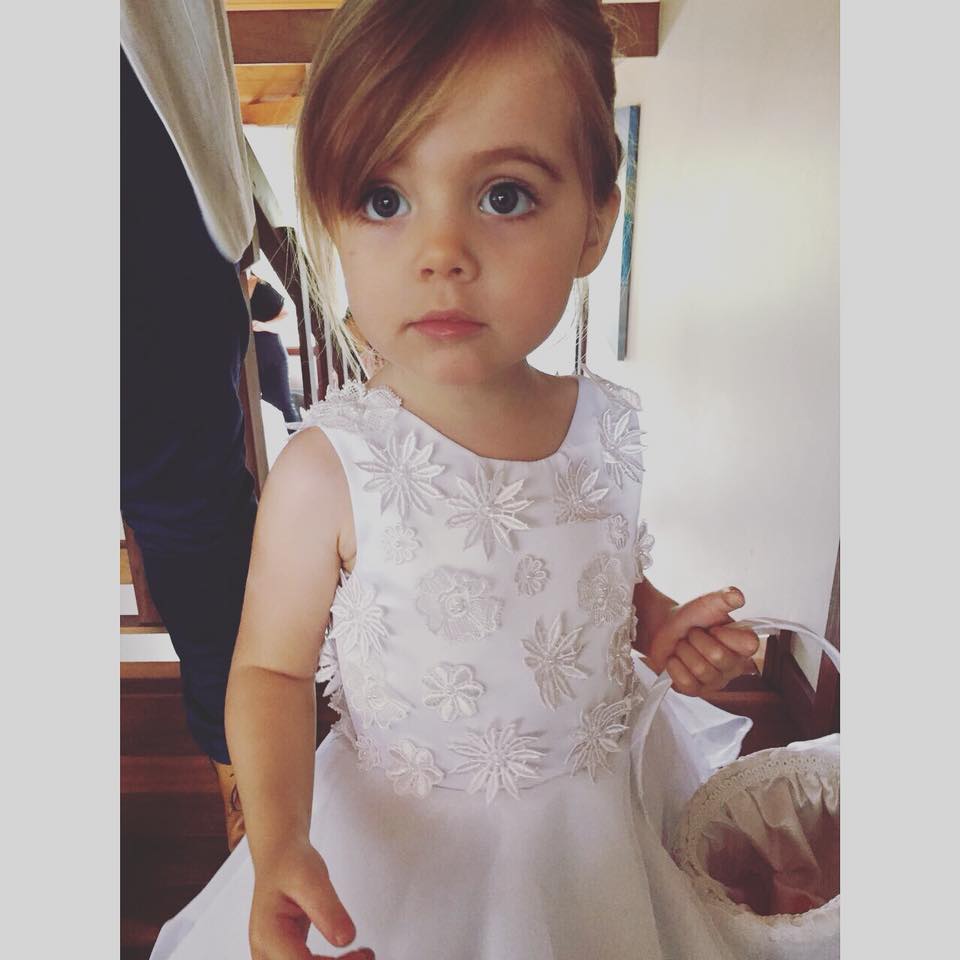 是吃可愛長大的？超Q寶寶「逆天長睫毛臉蛋」萌翻全網　長大化身「長髮靈氣美少女」電眼更迷人❤