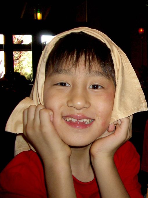 4歲被判終生聽不見！22歲男孩「靠輪椅行動10年」忍受異樣眼光　媽媽：當你雙腳環遊世界