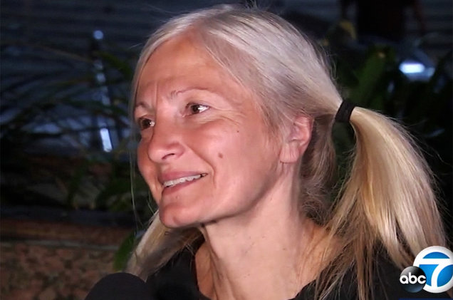 天使吻過的聲音！女街友清唱「天籟美聲驚豔路人」　高貴身世曝光「被迫流落街頭」網不捨：人生如戲