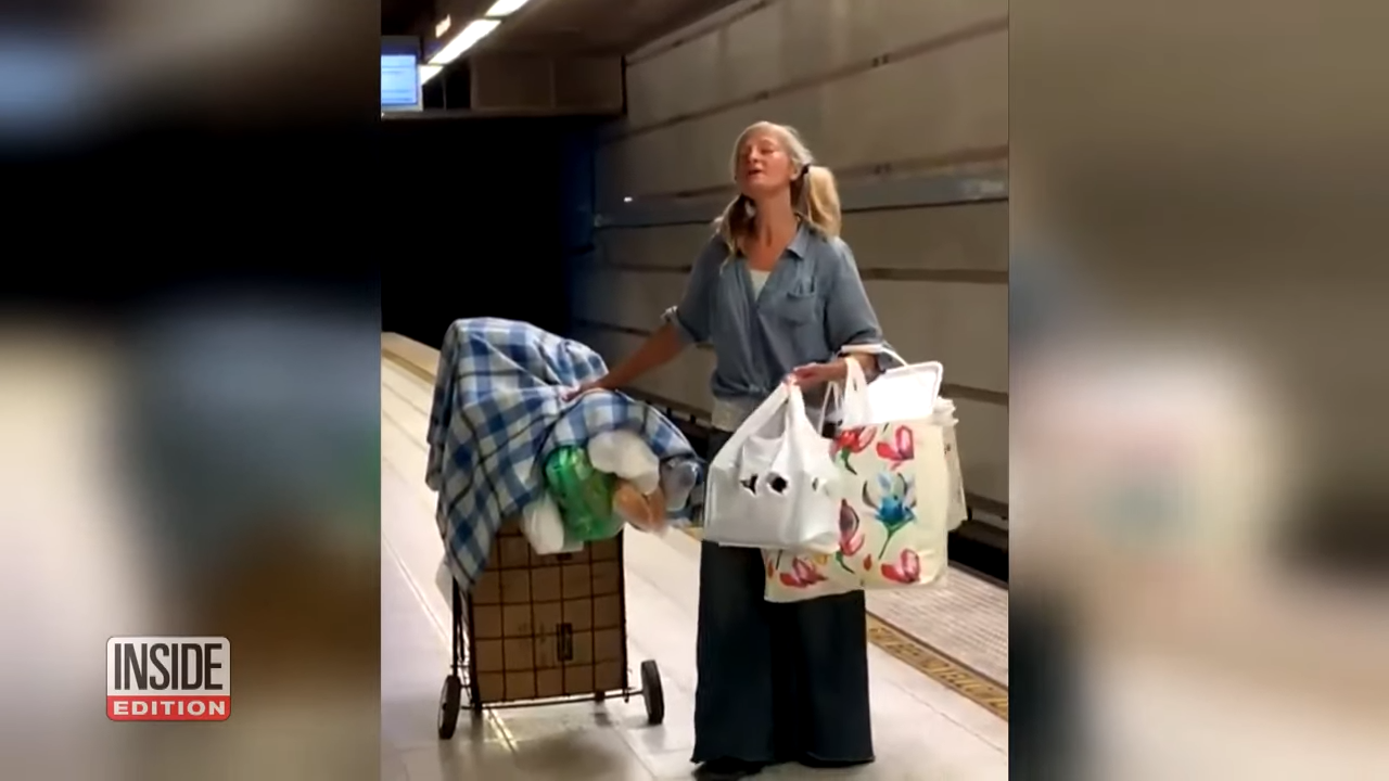 天使吻過的聲音！女街友清唱「天籟美聲驚豔路人」　高貴身世曝光「被迫流落街頭」網不捨：人生如戲