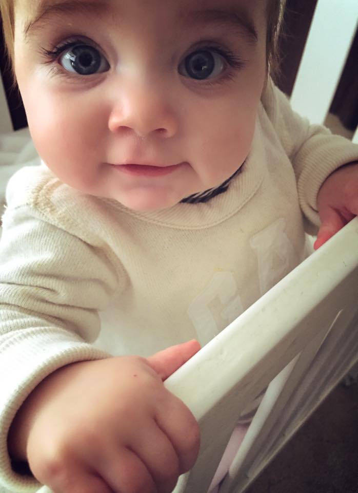 是吃可愛長大的？超Q寶寶「逆天長睫毛臉蛋」萌翻全網　長大化身「長髮靈氣美少女」電眼更迷人❤