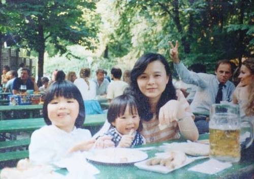 為生她棄學業！張鈞甯媽媽「德國留學懷孕」被尪劈腿　3年賺上千萬傳「女兒不敢戀愛」