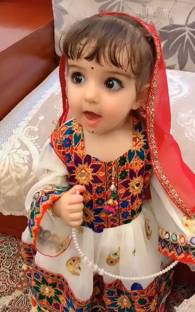 是戴放大片嗎?5歲新疆小公主「天生自帶眼妝」Q翻 下一秒「瞪眼嘟嘴賣萌」網全尖叫:根本洋娃娃