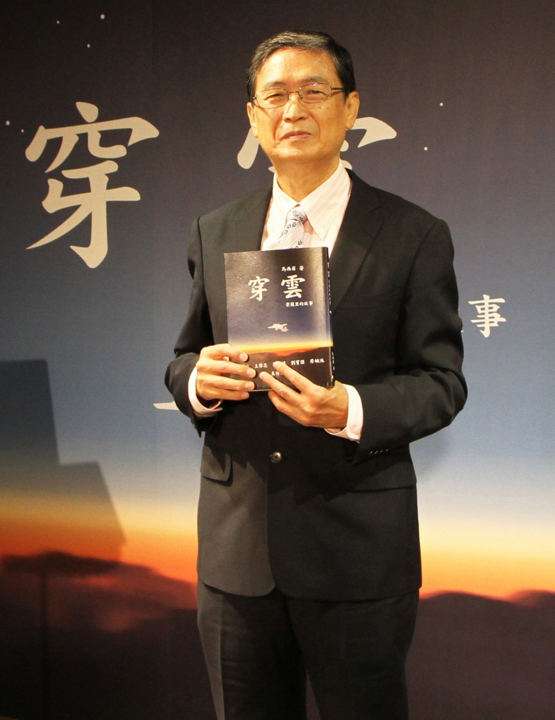 資深名嘴爆健康亮紅燈！「喉嚨到食道有80個洞」嚇壞醫生　「失憶」纏身為此推掉許多節目